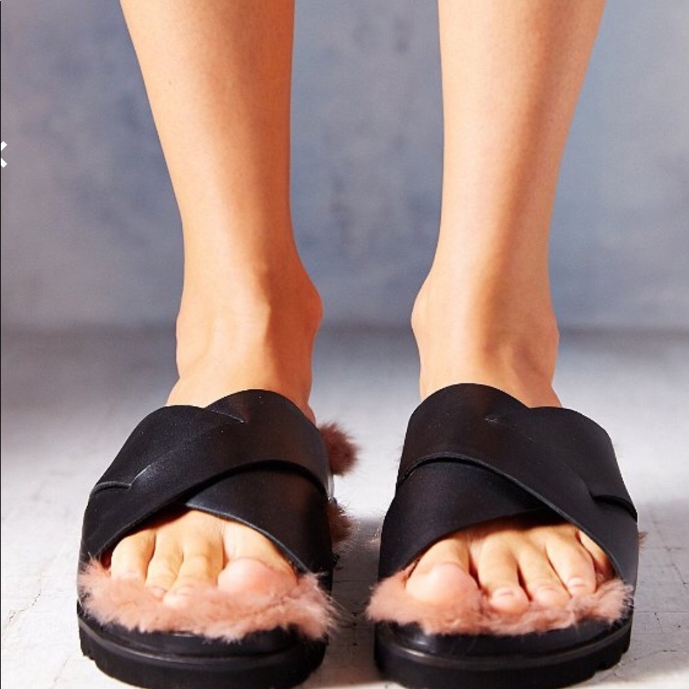 🔥🔥Hot Fuzzy Sandals🔥🔥